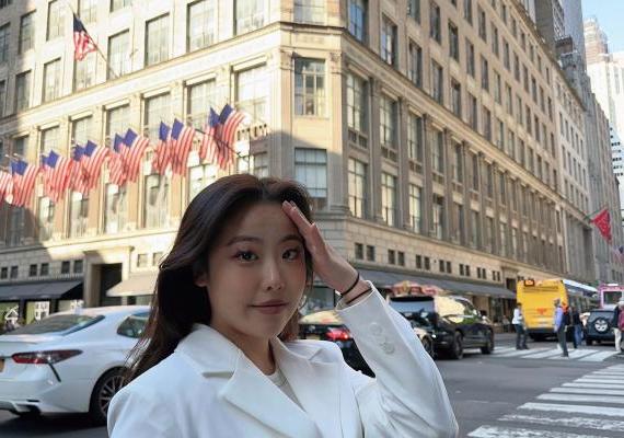 Yeri Lee in front of a New York City street